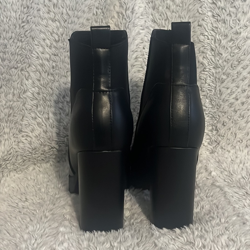 London Rag Bolt Chelsea Boots - Picture 3 of 5